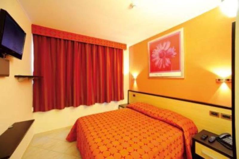 Hotel Cristina ロッカ・サン・ジョヴァンニ エクステリア 写真