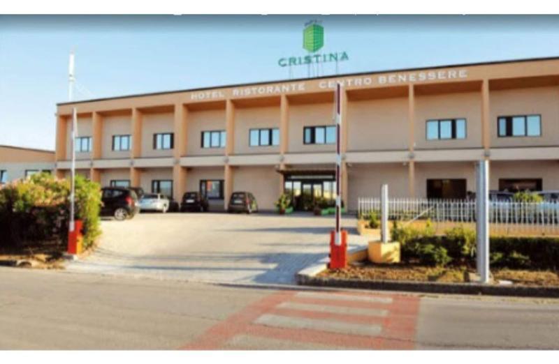 Hotel Cristina ロッカ・サン・ジョヴァンニ エクステリア 写真