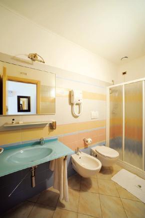 Hotel Cristina ロッカ・サン・ジョヴァンニ エクステリア 写真