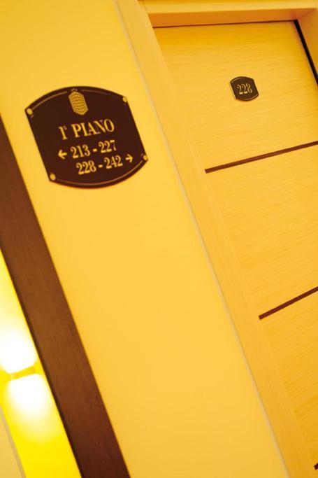 Hotel Cristina ロッカ・サン・ジョヴァンニ エクステリア 写真