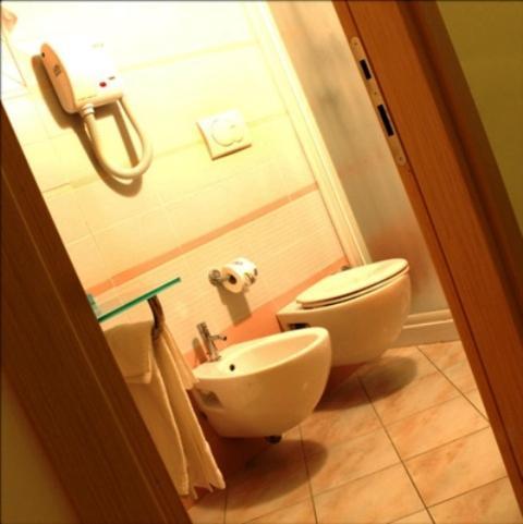 Hotel Cristina ロッカ・サン・ジョヴァンニ エクステリア 写真
