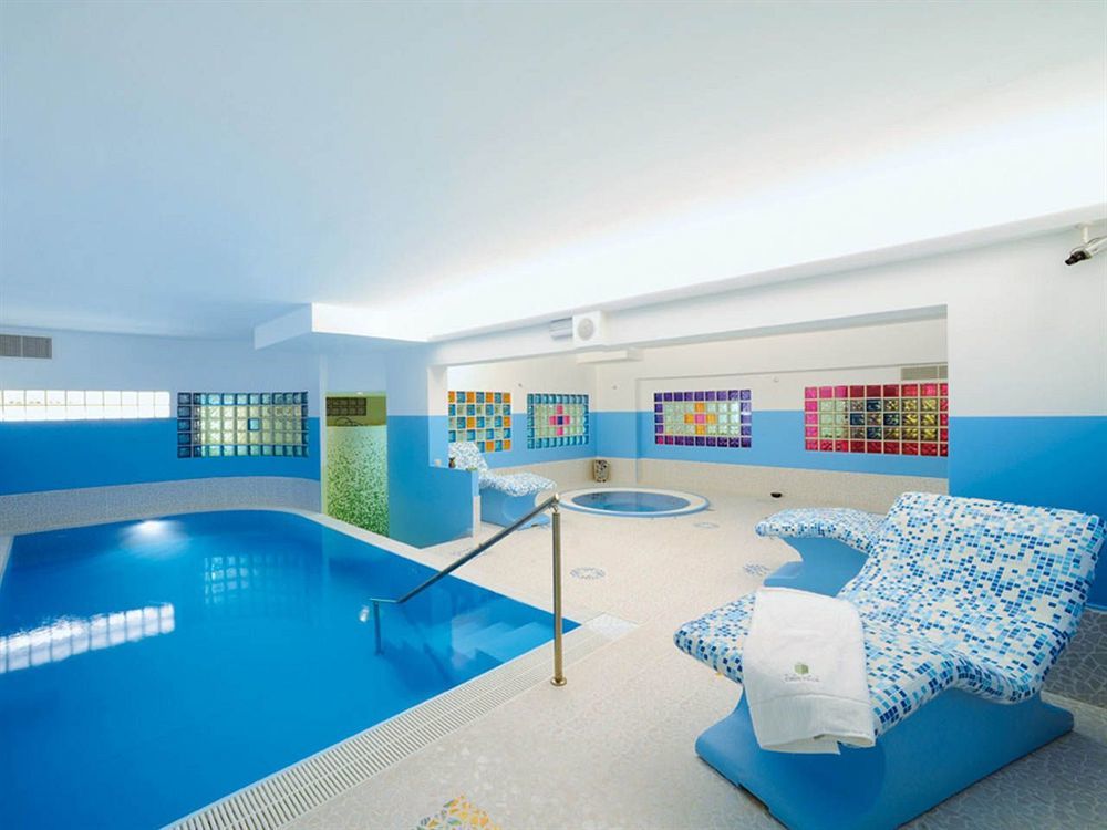 Hotel Cristina ロッカ・サン・ジョヴァンニ エクステリア 写真