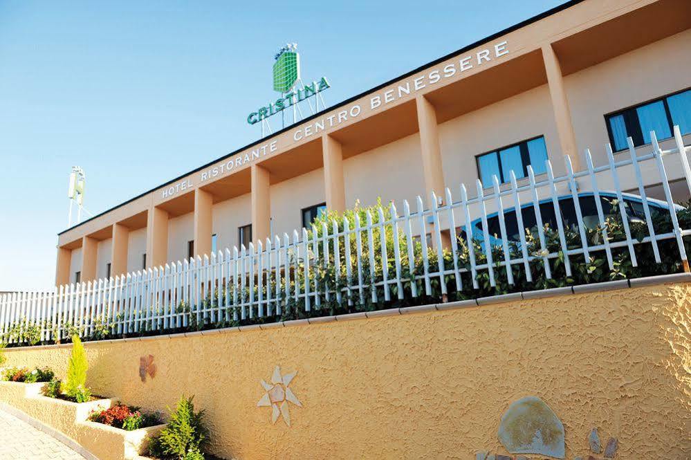 Hotel Cristina ロッカ・サン・ジョヴァンニ エクステリア 写真