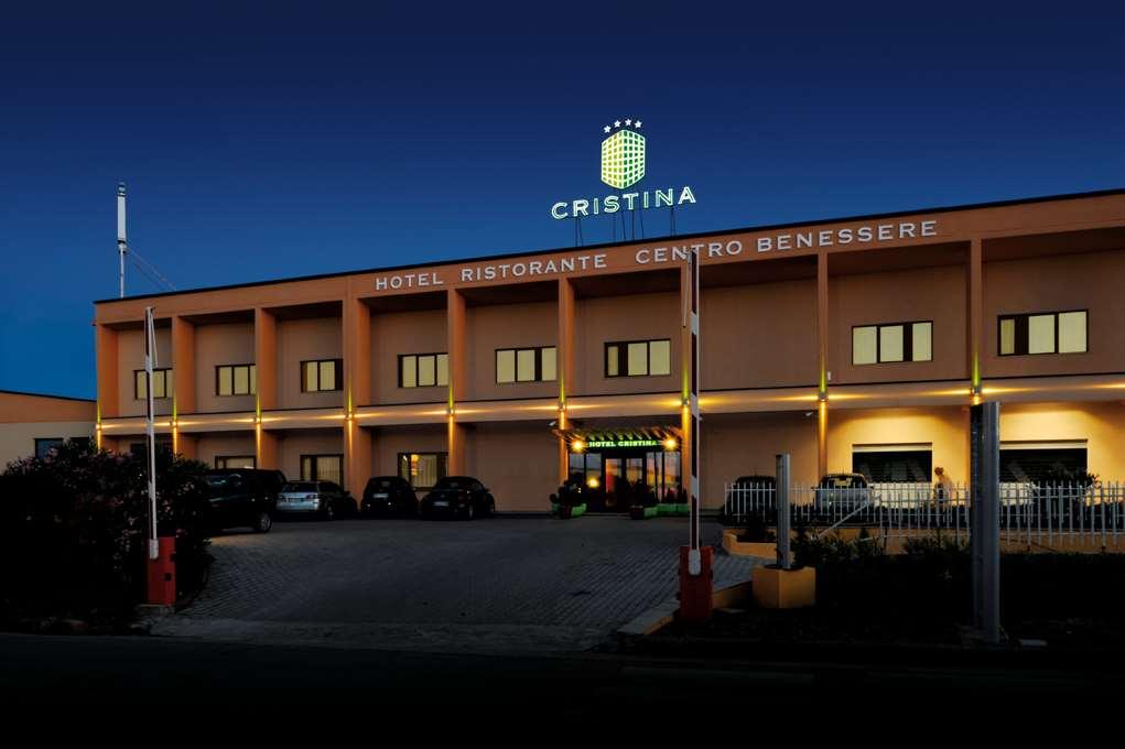 Hotel Cristina ロッカ・サン・ジョヴァンニ エクステリア 写真